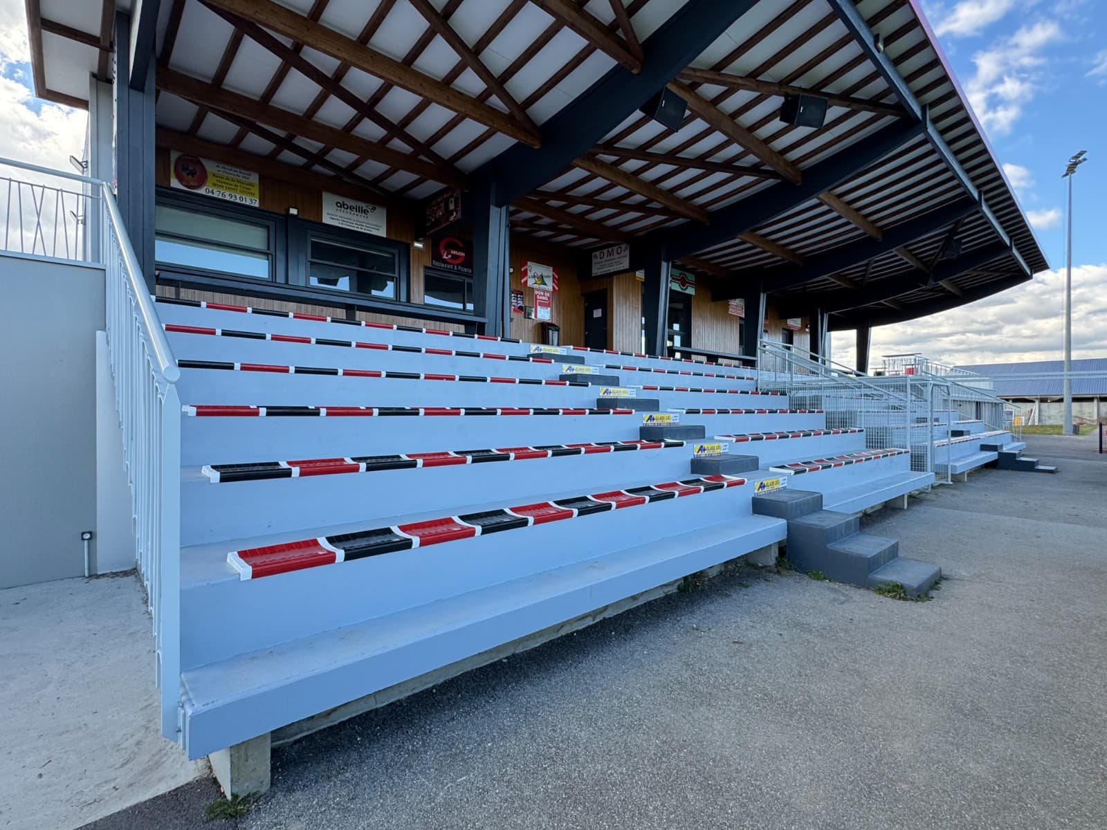 Réalisation Avanti Sport — Tribunes & gradins, Saint-Étienne-de-Saint-Geoirs
